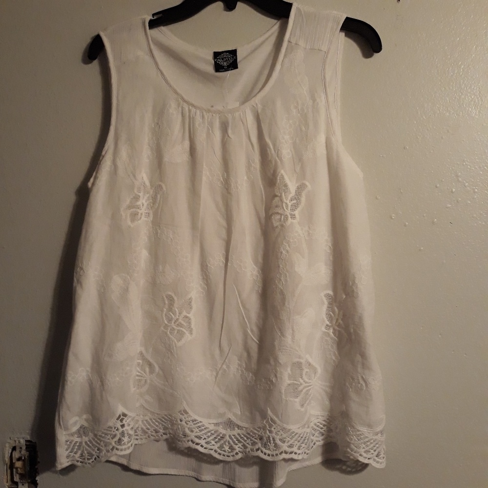 CALSTYLE White Crochet  Tank NWT